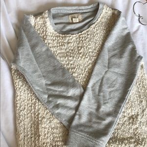 Girls peek sweater/ sweatshirt